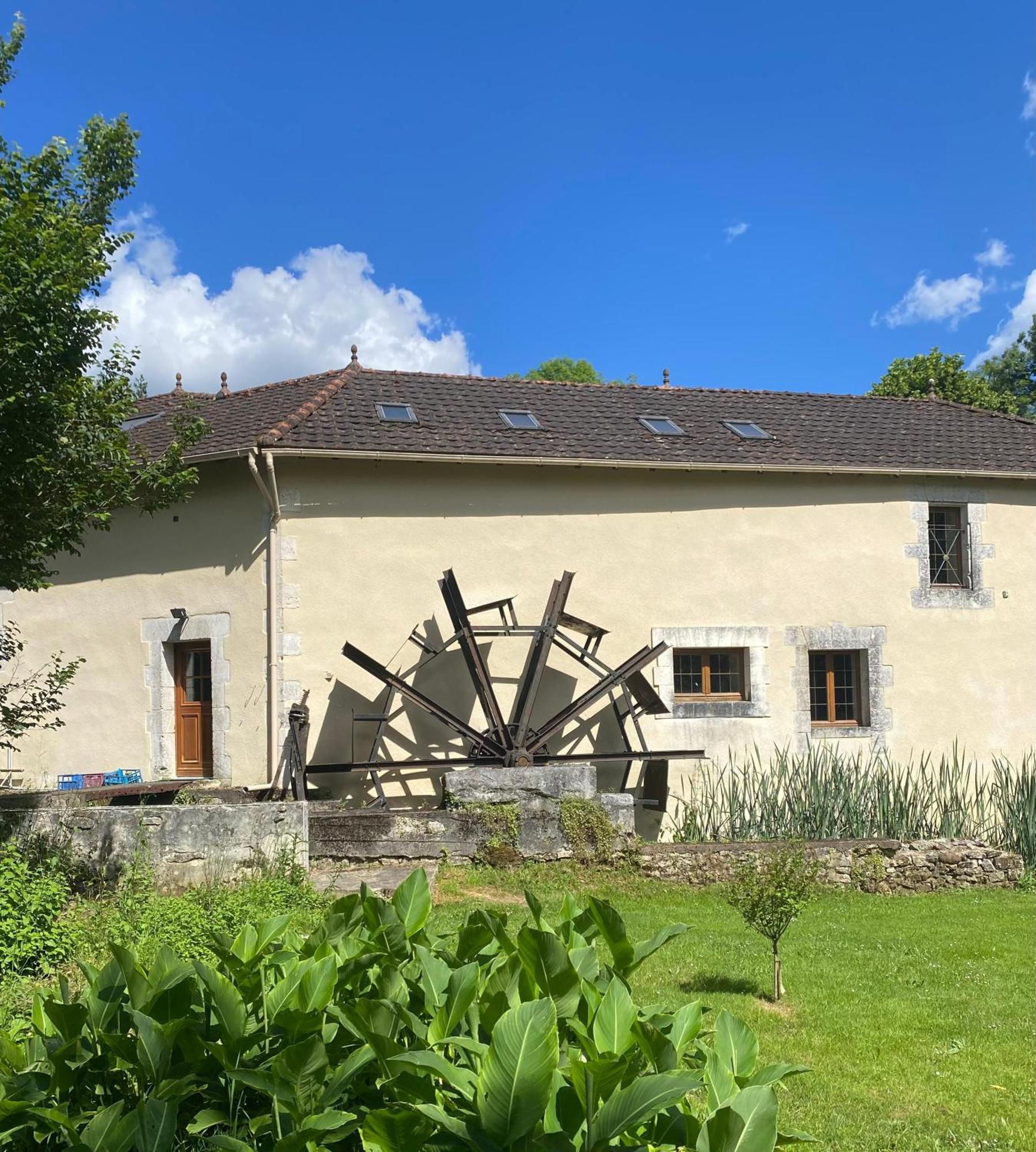 Moulin Du Fontcourt Bed & Breakfast Chasseneuil-sur-Bonnieure Екстериор снимка