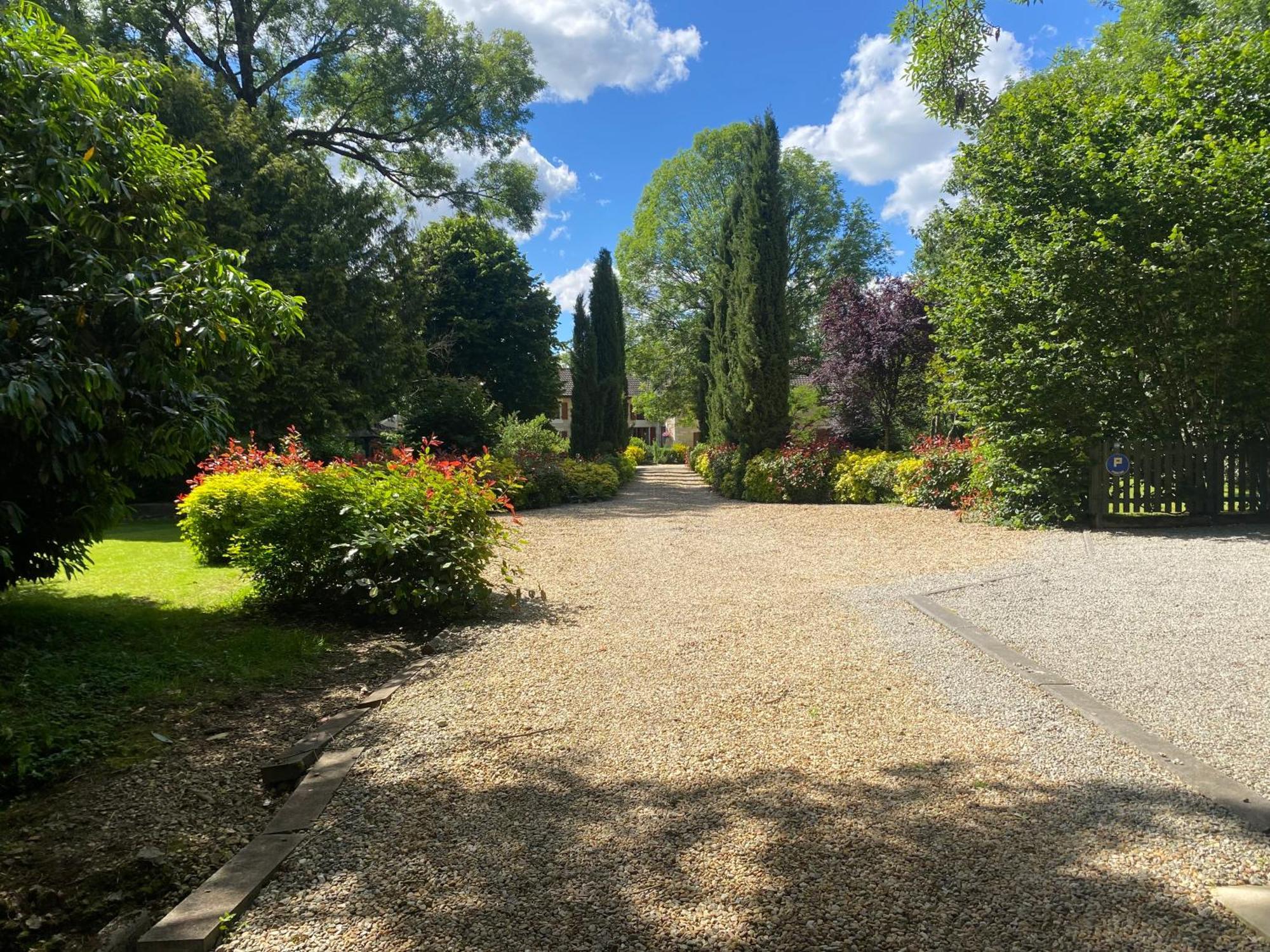 Moulin Du Fontcourt Bed & Breakfast Chasseneuil-sur-Bonnieure Екстериор снимка