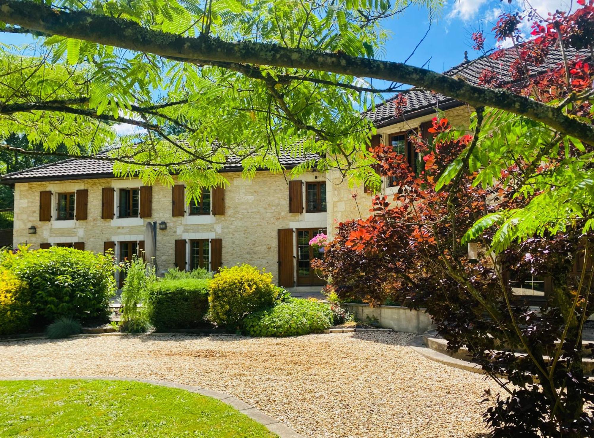 Moulin Du Fontcourt Bed & Breakfast Chasseneuil-sur-Bonnieure Екстериор снимка