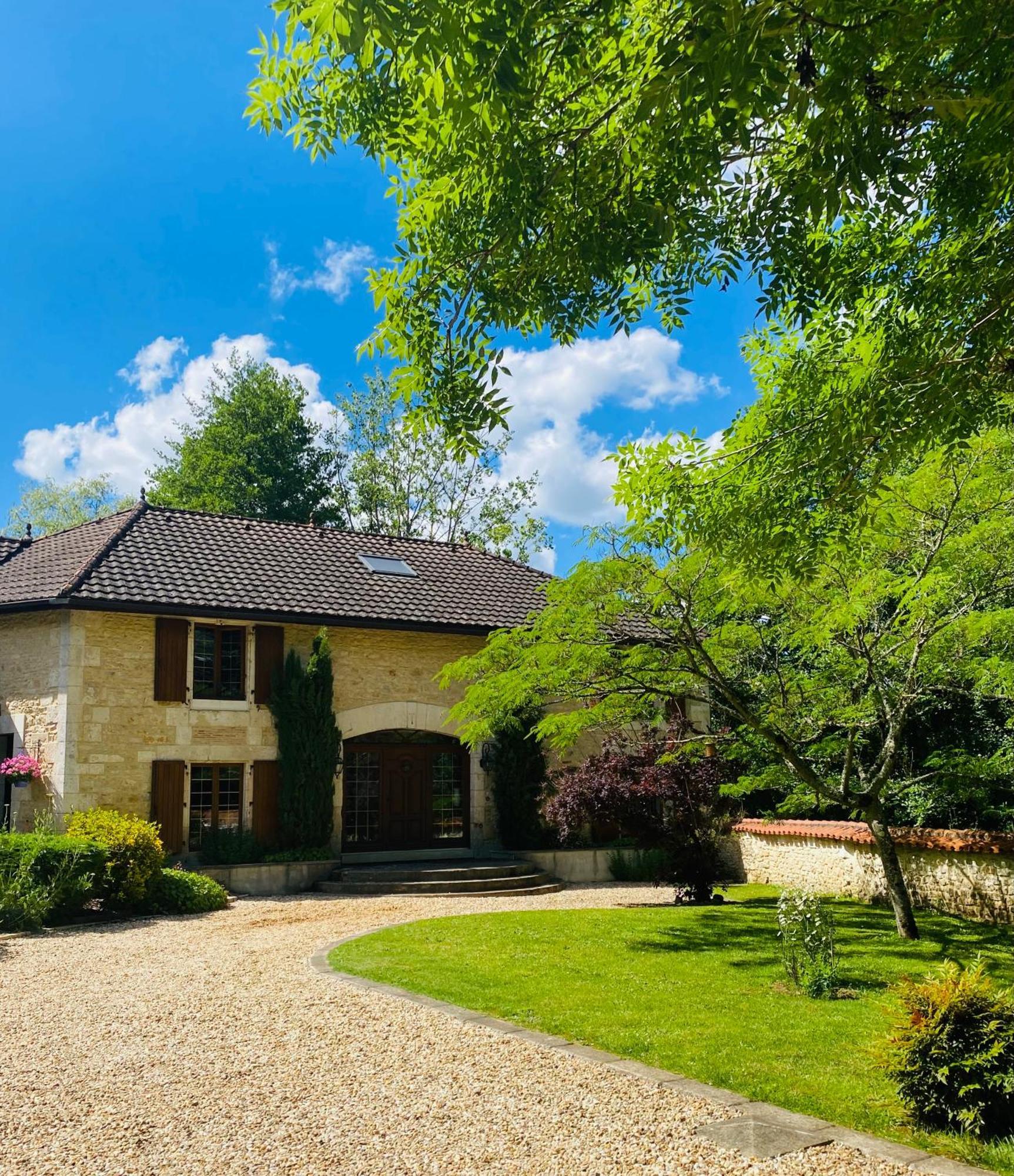 Moulin Du Fontcourt Bed & Breakfast Chasseneuil-sur-Bonnieure Екстериор снимка